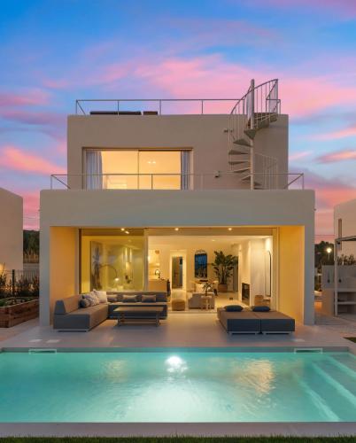 Modern Sea View Villa Heated Pool Rooftop Jacuzzi Outdoor Kitchen 12min faro Airport — 4-Star Luxury Hotel in Santa Barbara De Nexe, Portugal