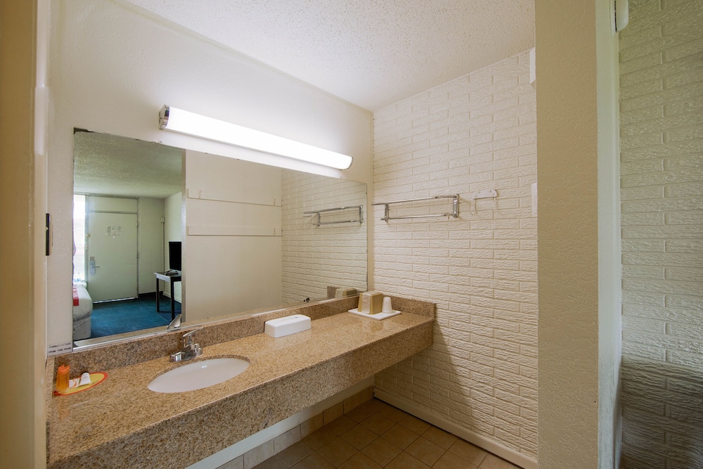 OYO Hotel Doswell Kings Dominion - photo 17