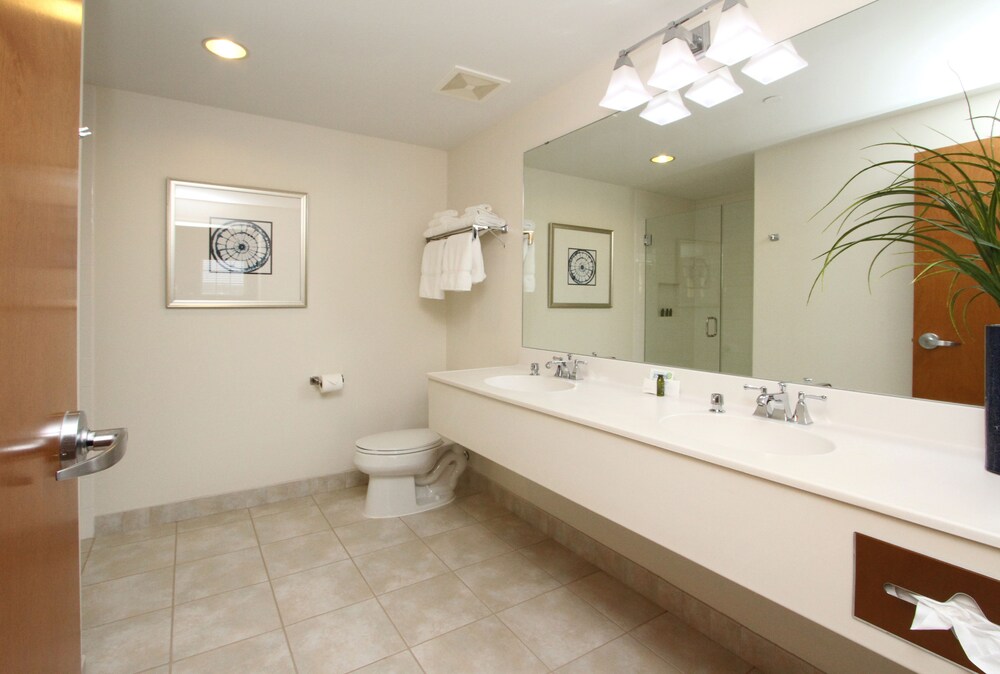 Bay Pointe Inn - photo 21