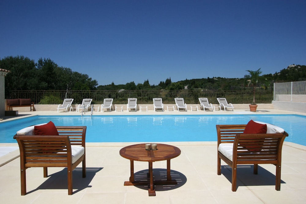 Residence Lagrange Vacances Le Domaine De Bourgeac — Paradou