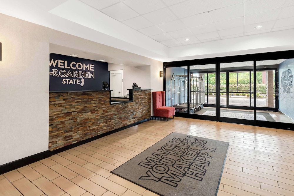Hampton Inn Pennsville - photo 4