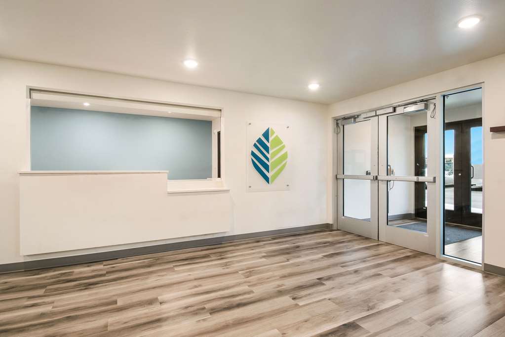 WoodSpring Suites Portland Vancouver - photo 9