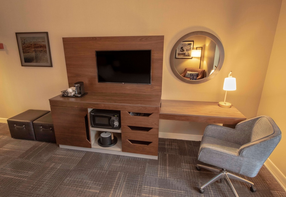 Hampton Inn & Suites Chesapeake Battlefield Blvd. - photo 19