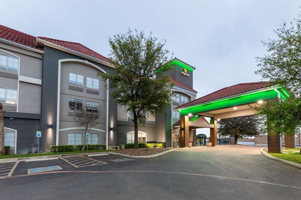 La Quinta Inn & Suites by Wyndham New Braunfels - photo 60