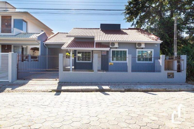Casa Com 04 Dormitorios