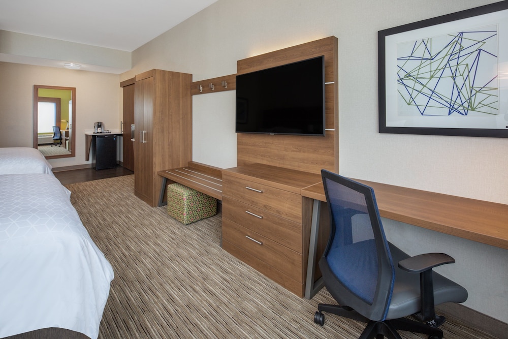 Holiday Inn Express & Suites Chico by IHG - photo 2