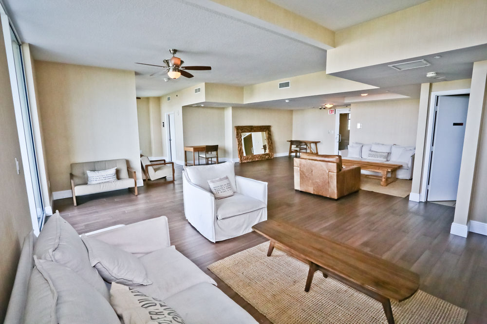 One Broadway Luxury Suites Downtown - photo 36