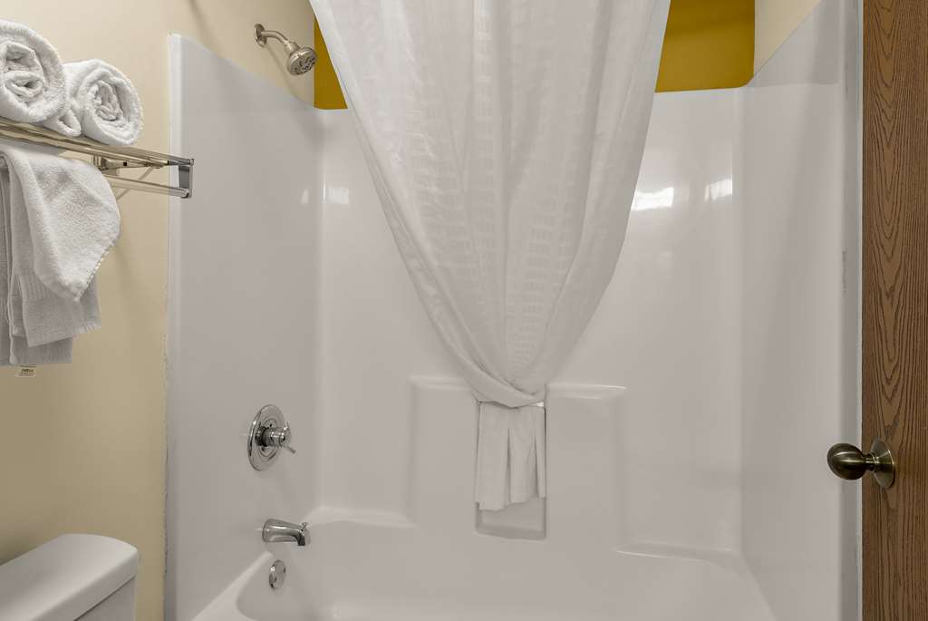 Best Western Lakewood Inn - photo 32