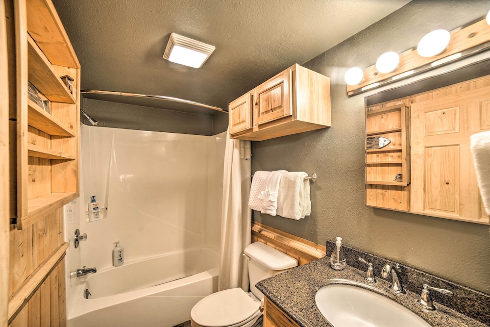 Rustic Condo w Patio: Walk to Angel Fire Resort - photo 5