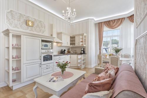 Residenz Haus Waldeck — 4-Star Luxury Hotel in Bad Elster, Germany