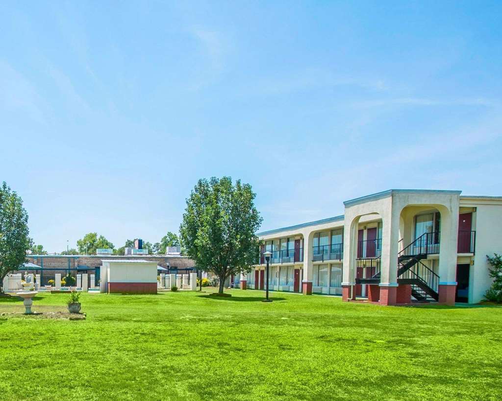 Econo Lodge Andalusia - photo 30