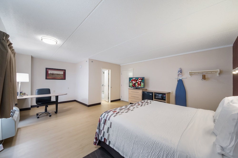 Red Roof Inn Laredo - photo 12