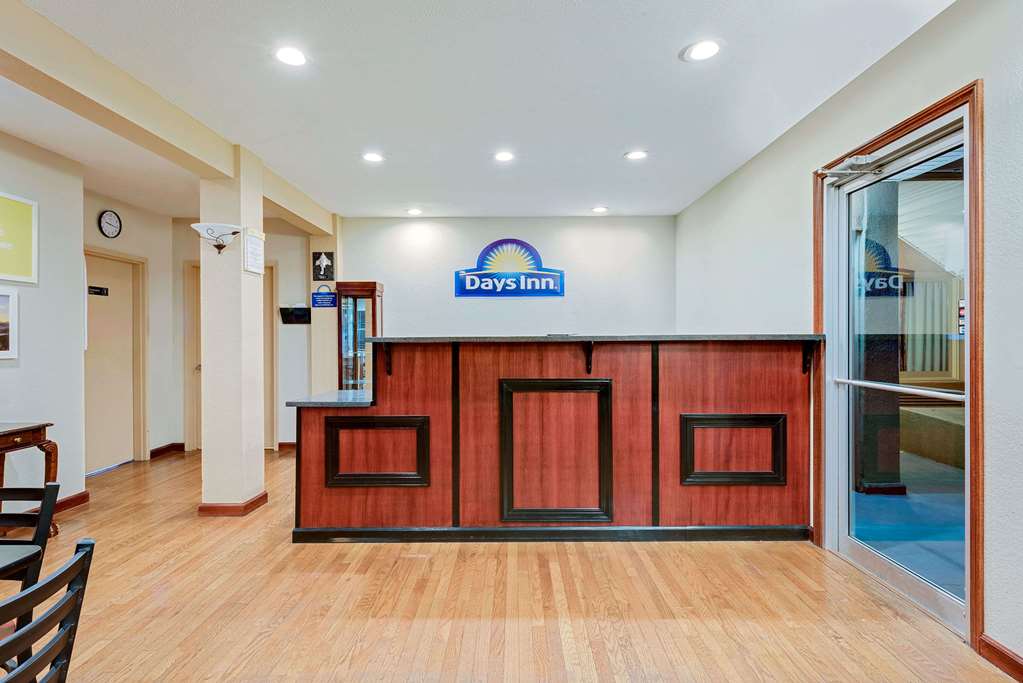 Days Inn by Wyndham Fairmont - photo 2