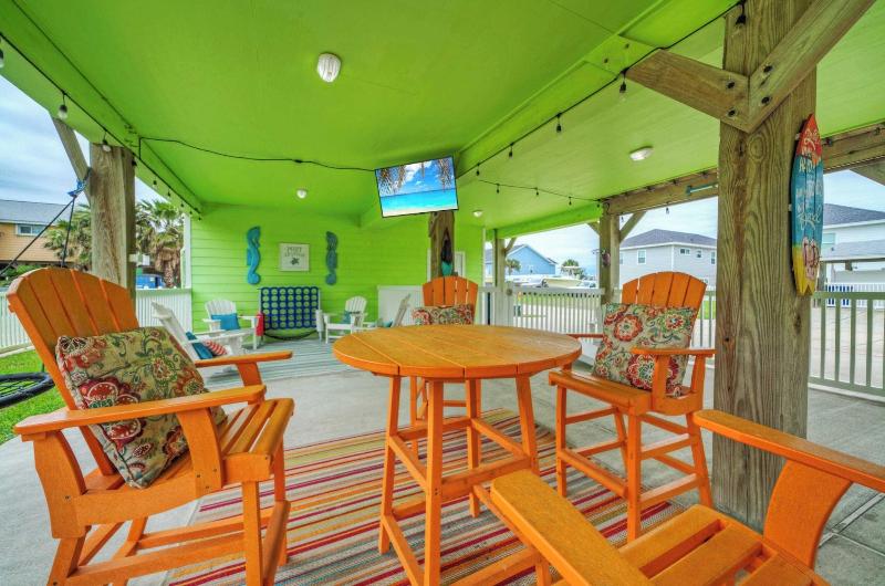 Reel Life Dreams by Avantstay Pool Near Beach - photo 46