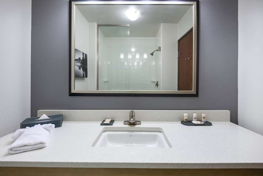 La Quinta Inn & Suites by Wyndham Morgantown - photo 36