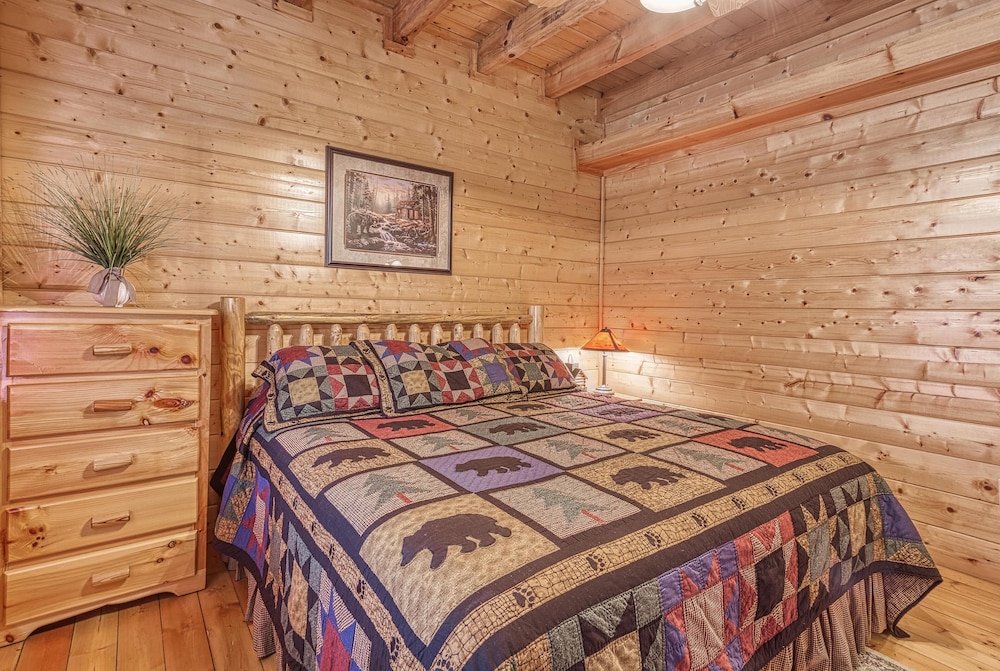 Sugar Bear #268 — 4-Star Luxury Hotel in Sevierville, United States