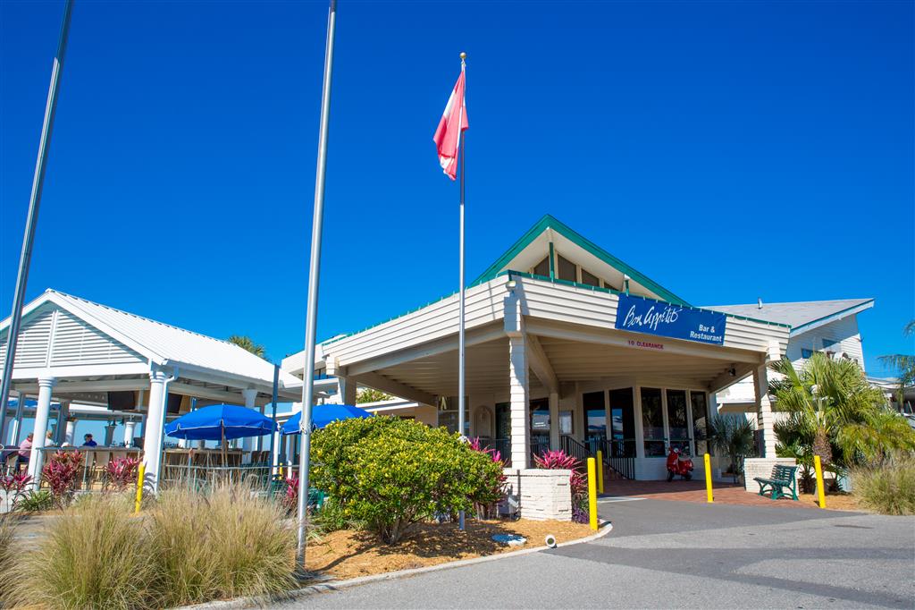 Best Western Plus Yacht Harbor Inn - photo 19