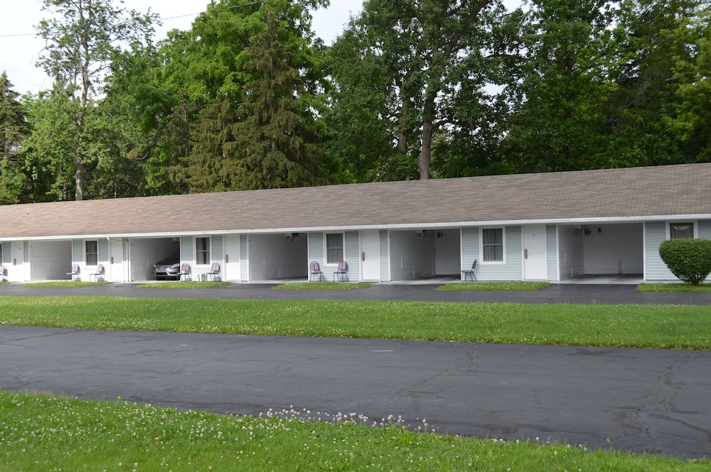 Great Lakes Motel - photo 19