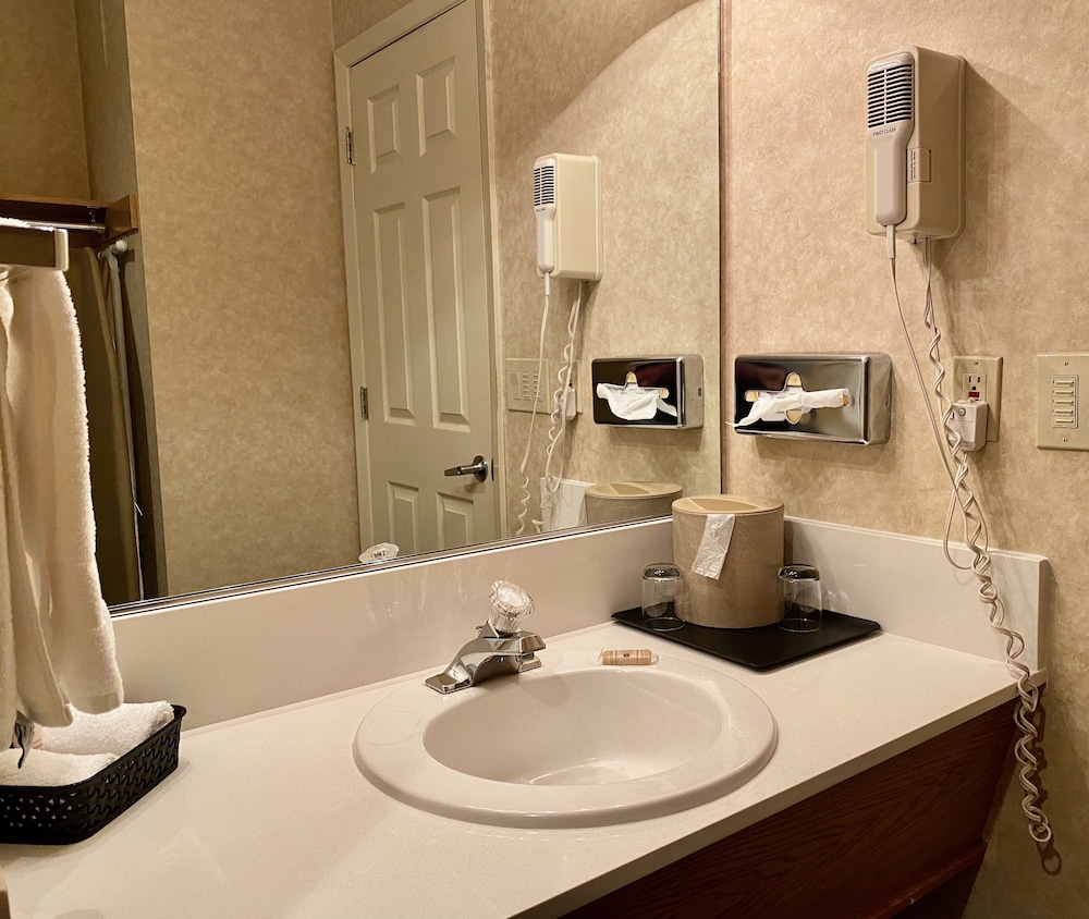Cousins Country Inn - photo 54