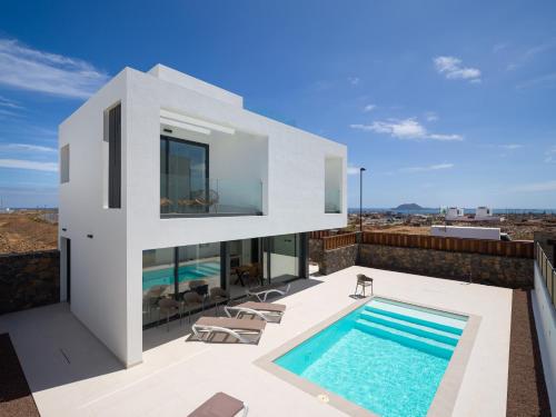 Villa las Calderas Breeze Breathtaking Views And Private Pool — 4-Star Luxury Hotel in Corralejo, Spain