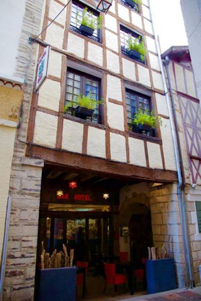 Hotel Le Port Neuf in Bayonne, France