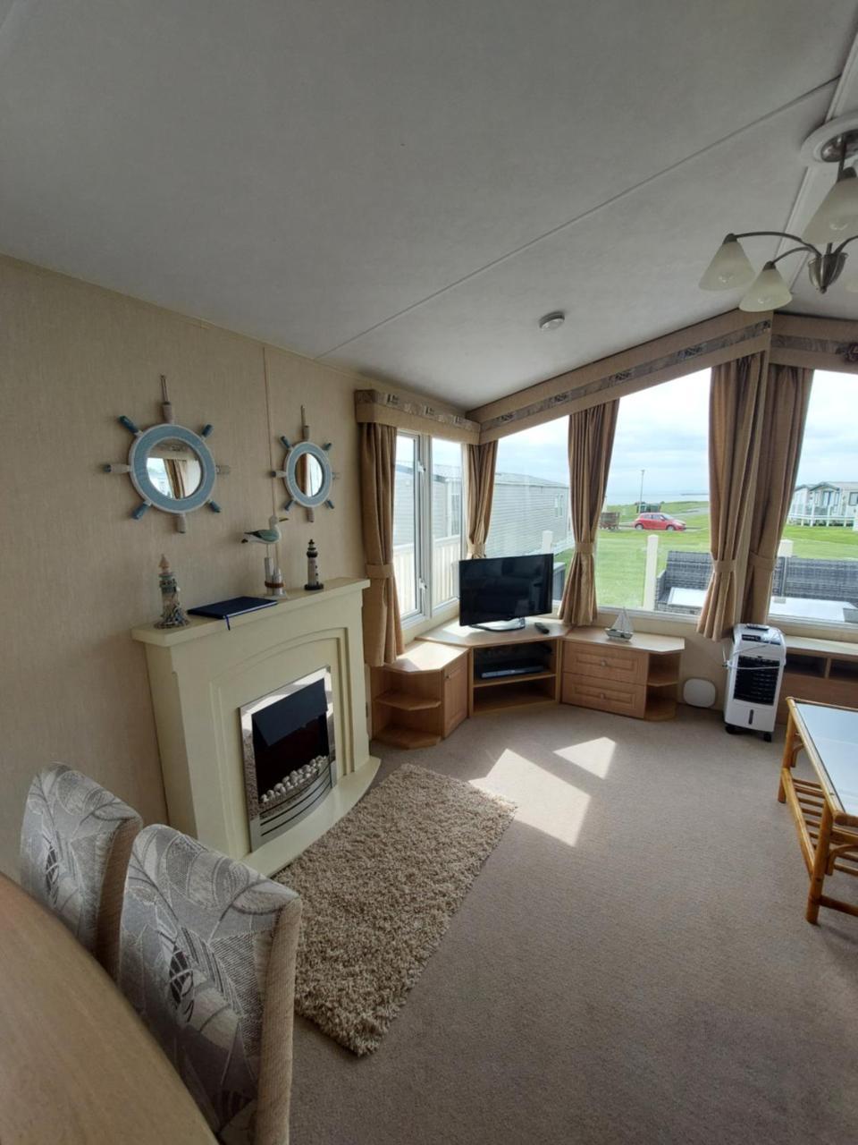 Seaside caravan Hoburne Naish Holiday Park Naish Common 83 — 4-Star Luxury Hotel in New Milton, United Kingdom