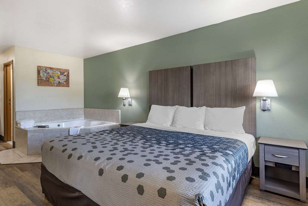 Econo Lodge Portland Airport - photo 15
