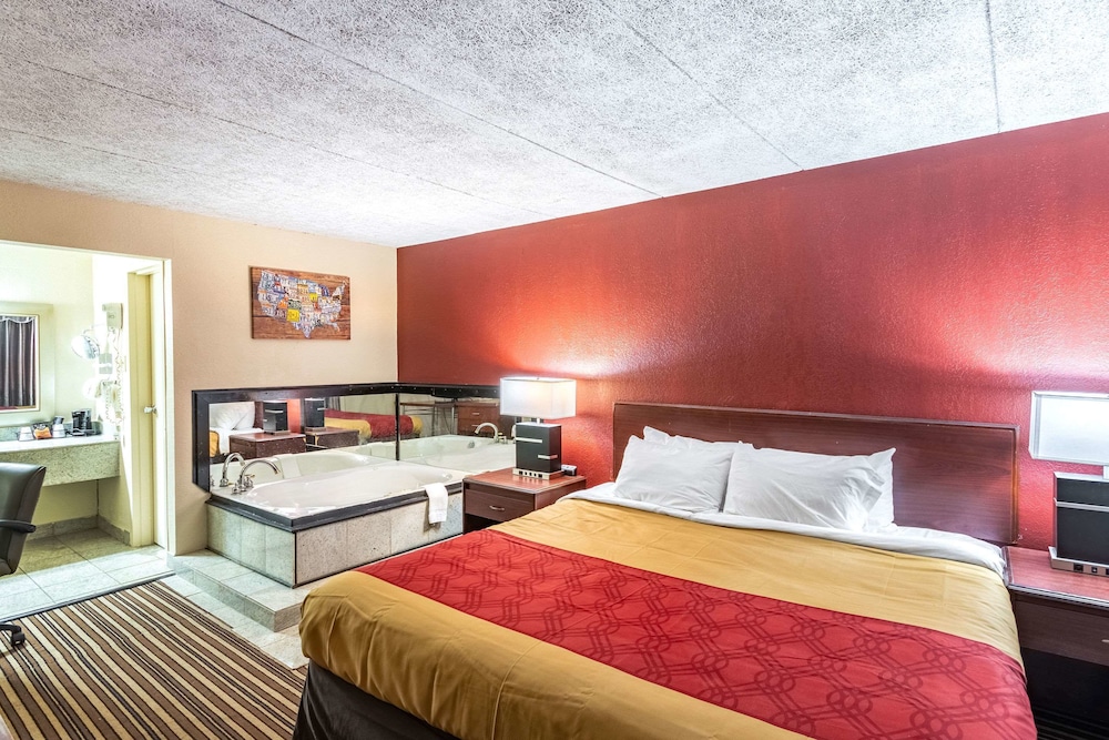 Econo Lodge - photo 16