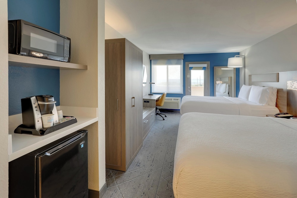 Holiday Inn Express Hotel & Suites Branson 76 Central by IHG - photo 16