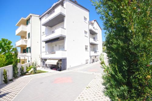 Villa Emma — 4-Star Luxury Hotel in Podstrana, Croatia