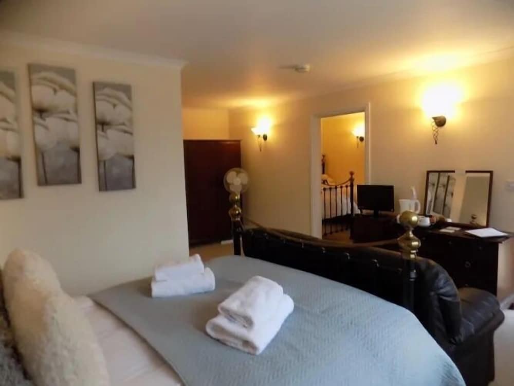 The White Horse Inn — hotel in Halstead