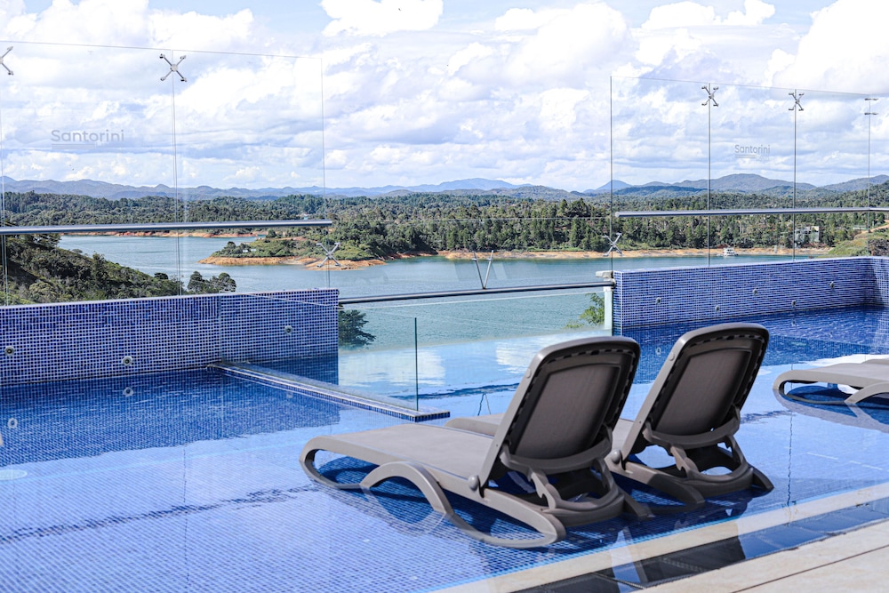 Hotel Santorini - last minute hotel in Guatape
