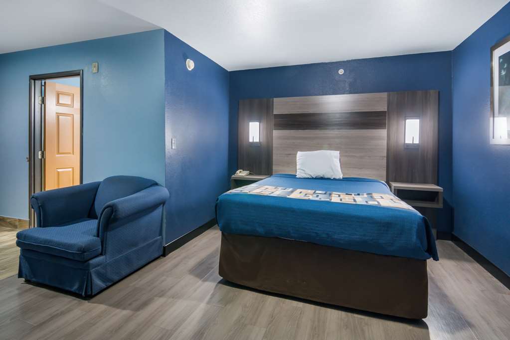 Rodeway Inn Carrollton I 35E - photo 25