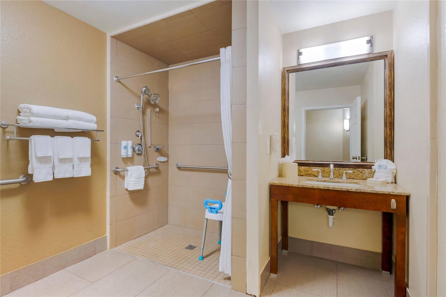 Comfort Suites Lady Lake The Villages - photo 11