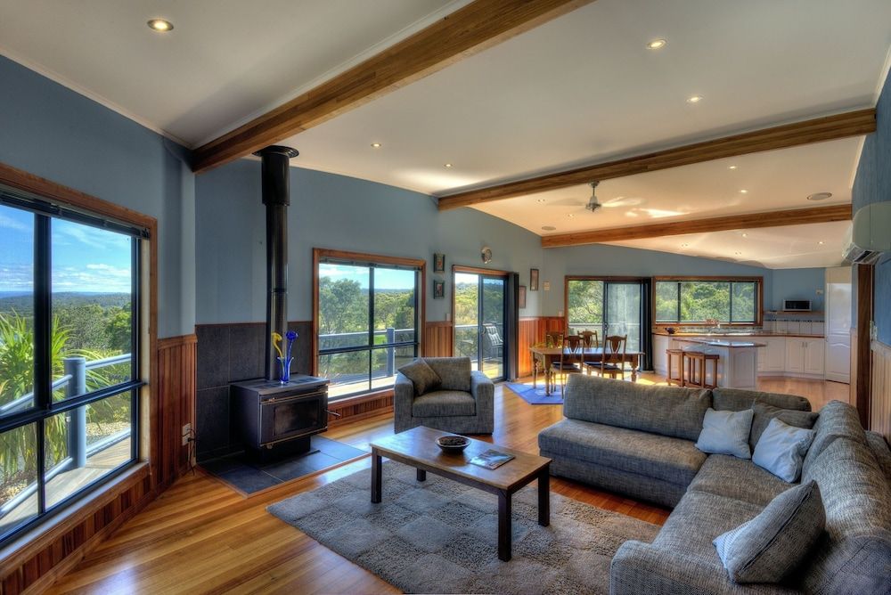 Mayakitana Overlooking the golf course in Coles Bay, Australia