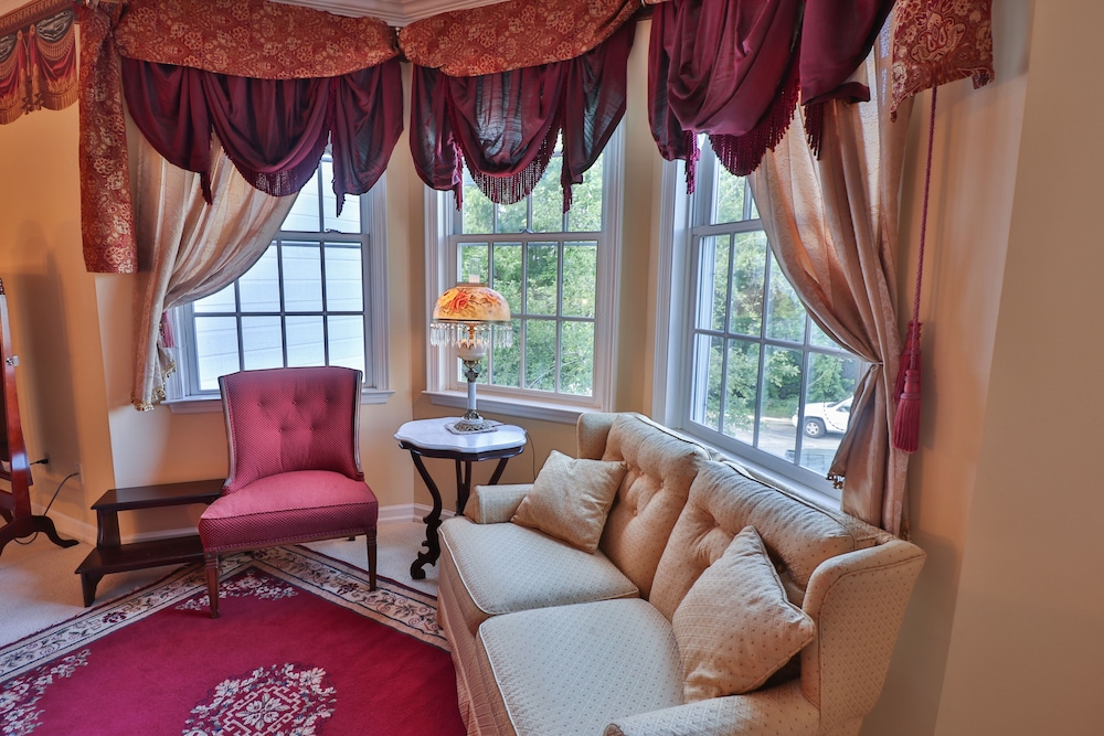 The Cypress Inn Bed & Breakfast - photo 7