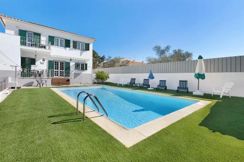 Villa As Cumadres — 4-Star Luxury Hotel in Azeitao, Portugal