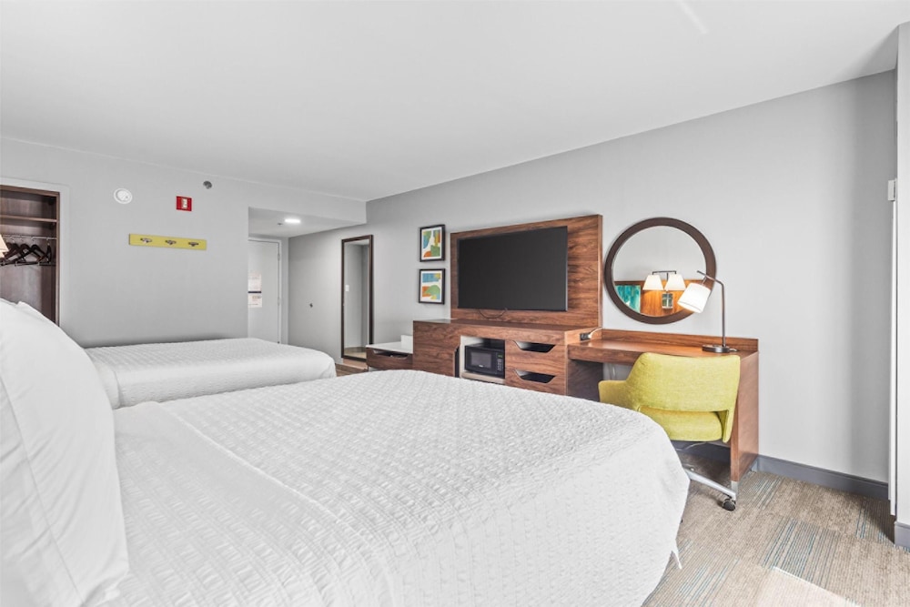 Hampton Inn Columbus North - photo 17