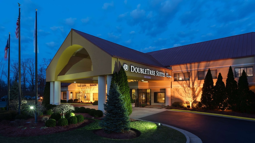 DoubleTree Suites by Hilton Hotel Cincinnati Blue Ash - carbon neutral hotel in Sharonville