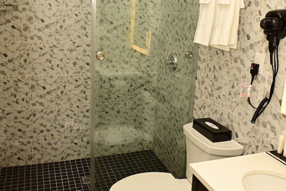Super 8 by Wyndham Bronx Near Botanical Garden - photo 21