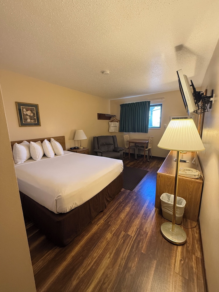 Americas Best Value Inn Torrington - photo 8