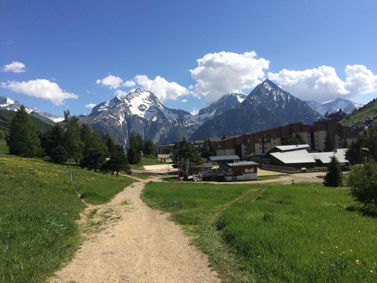 Les 2 Alpes Beau T2 au pied des pistes 6 personnes — 4-Star Luxury Hotel in Mont-De-Lans, France
