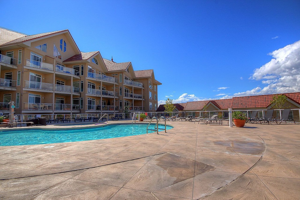 Discovery Bay Resort by KVR in Kelowna, Canada