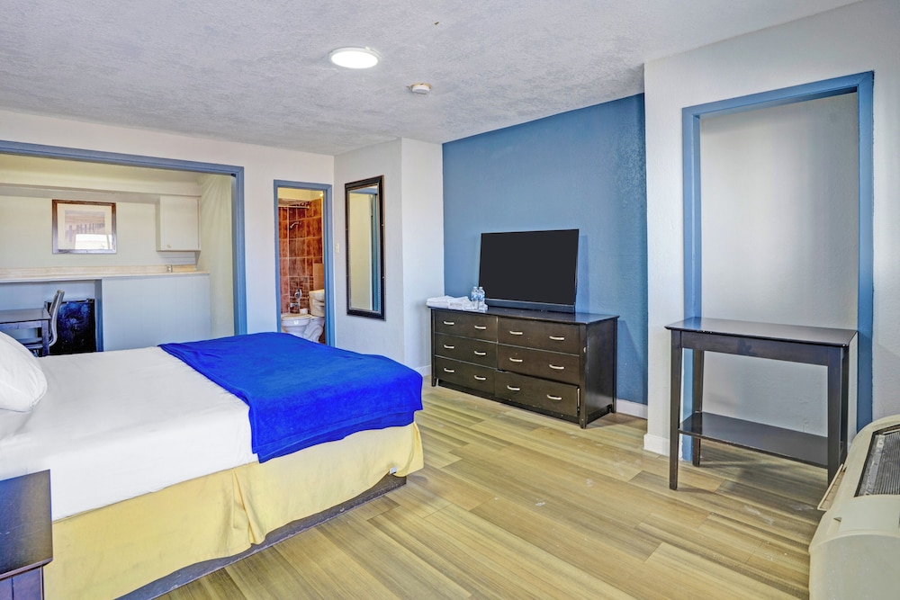 Super 7 Inn By OYO San Antonio NW Medical Center - photo 24