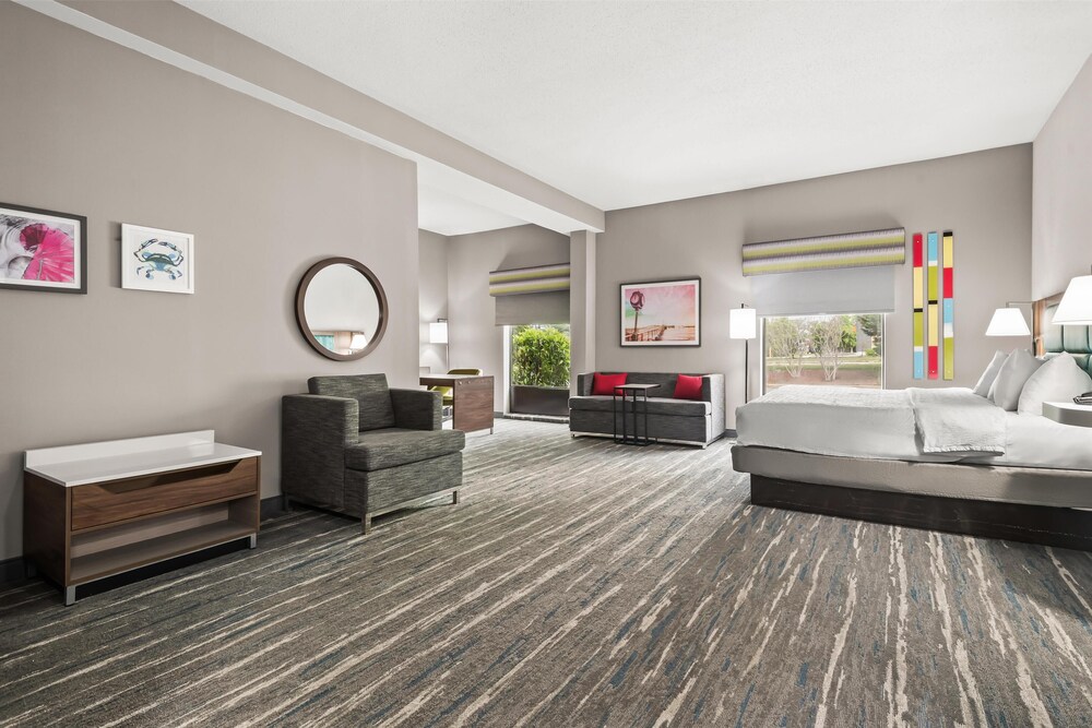 Hampton Inn Elkton - photo 11