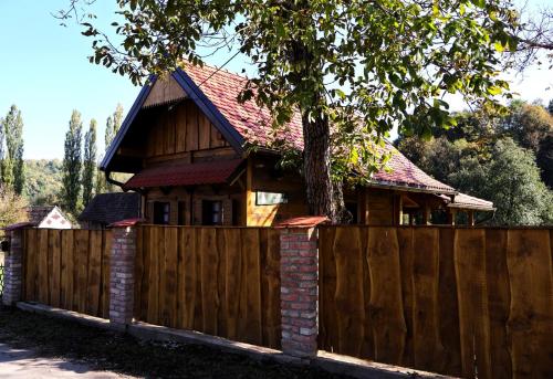 Divlja Orhideja - carbon neutral hotel in Sunja
