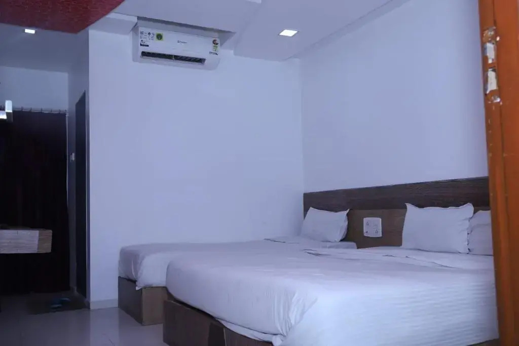 Hotel Kewal Inn in Jalgaon, India