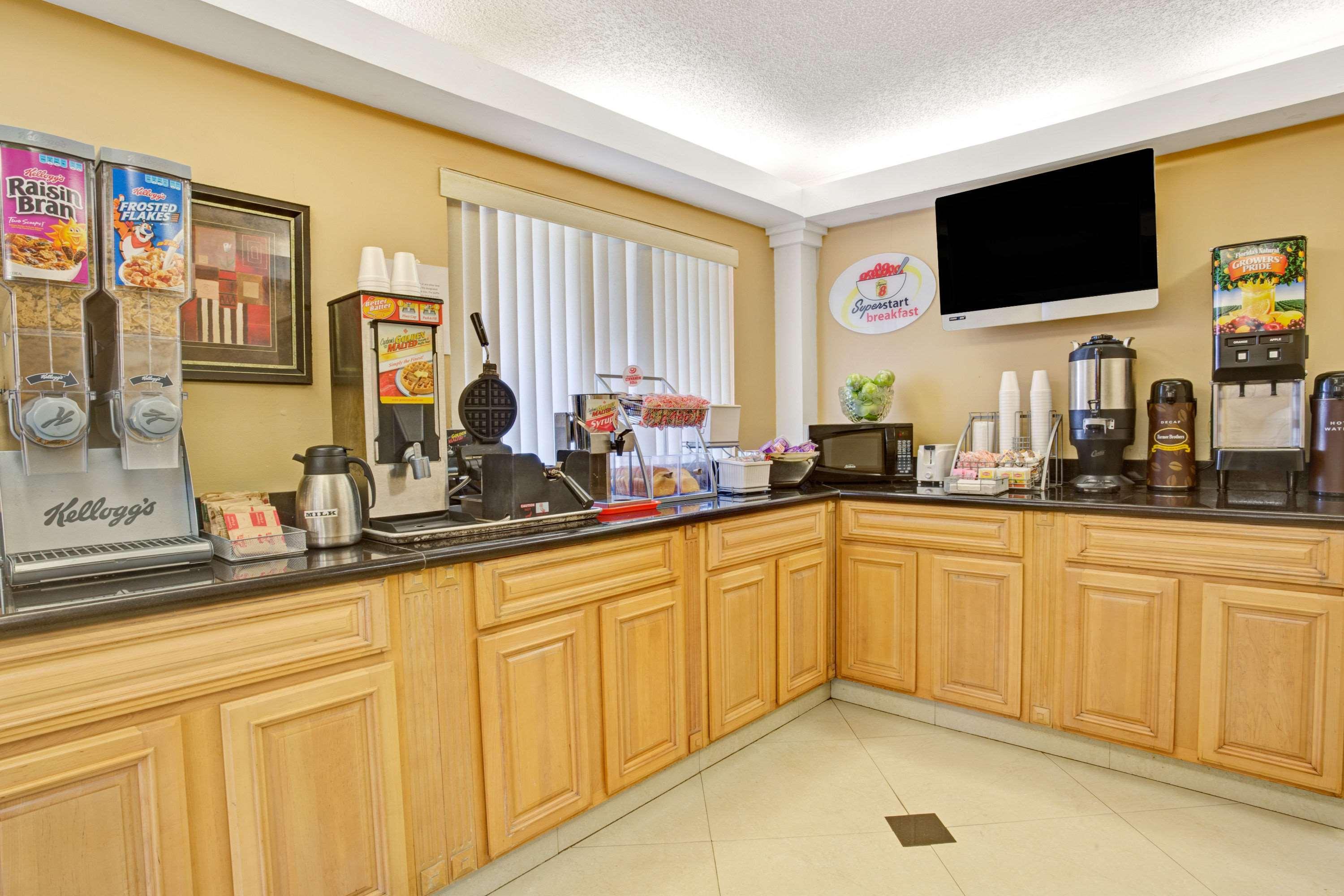 Super 8 by Wyndham Jacksonville Orange Park - photo 6
