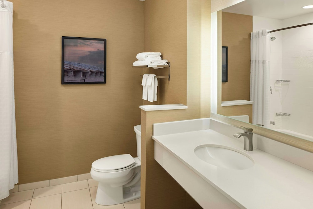 Fairfield Inn & Suites by Marriott La Crosse Downtown - photo 10