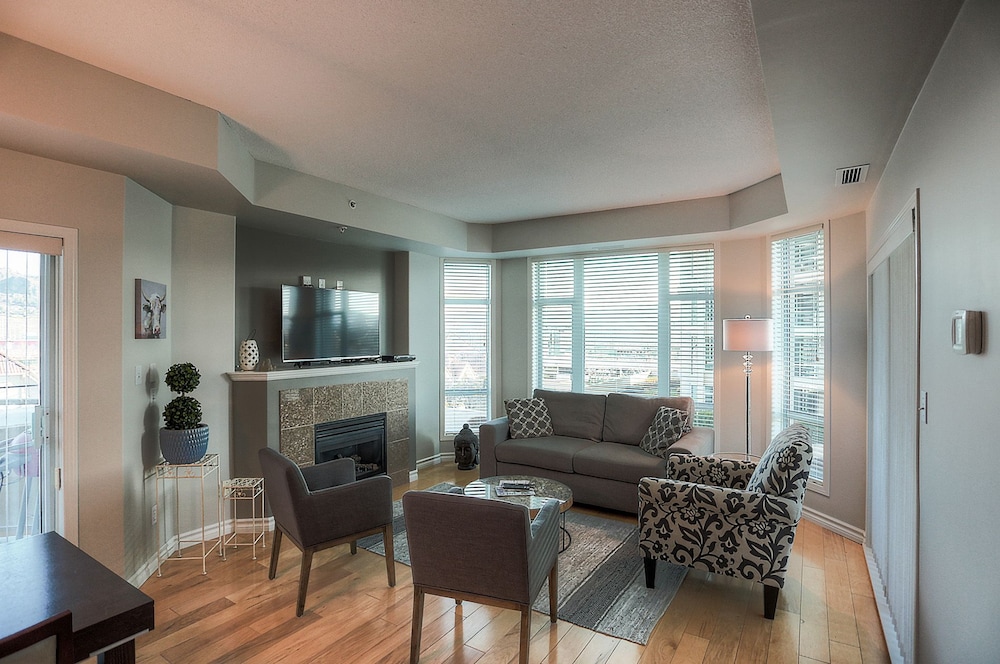 Sunset Waterfront Resort by KelownaGo in Kelowna, Canada